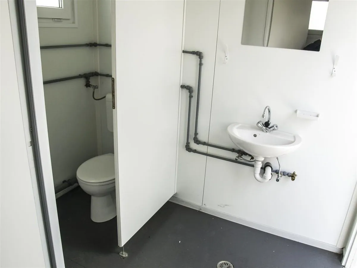 Kontejner - WC školjka i umivaonik